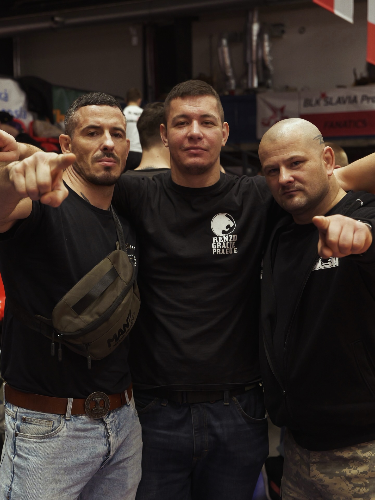 Daniel Holý s týmem Jungle BJJ Praha — tři černé pásy